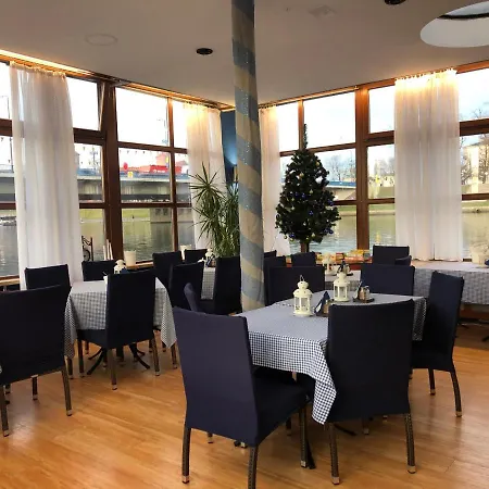 The Boat - Hostel&chill Albergue