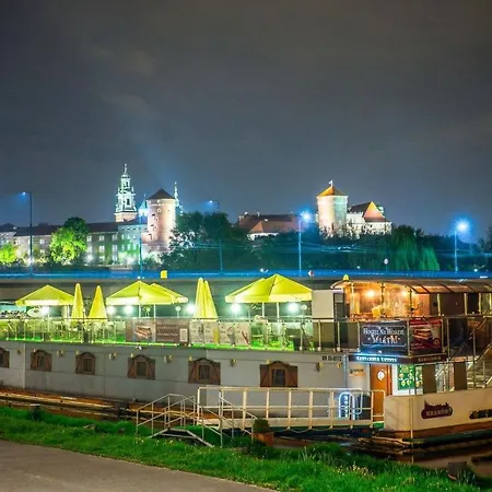 The Boat - Hostel&chill Hostel *